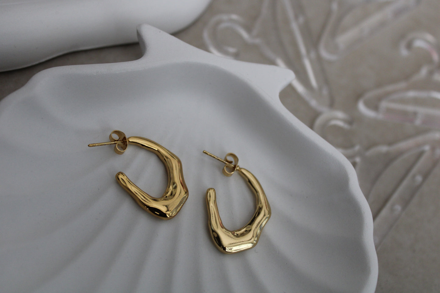 Elya Stainless Steel Hoops