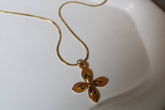 Leafy Affairs Stainless Steel Necklace